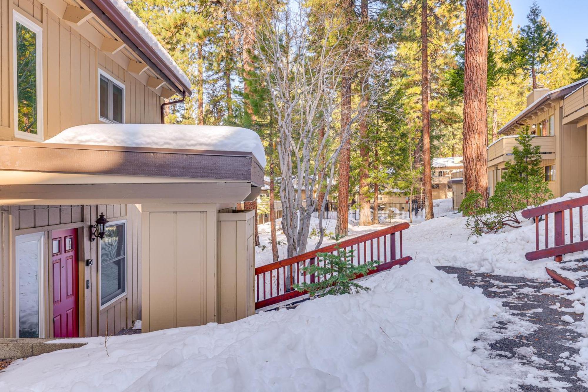 Incline Village Condo With Deck 1 Mi To Lake Tahoe 외부 사진
