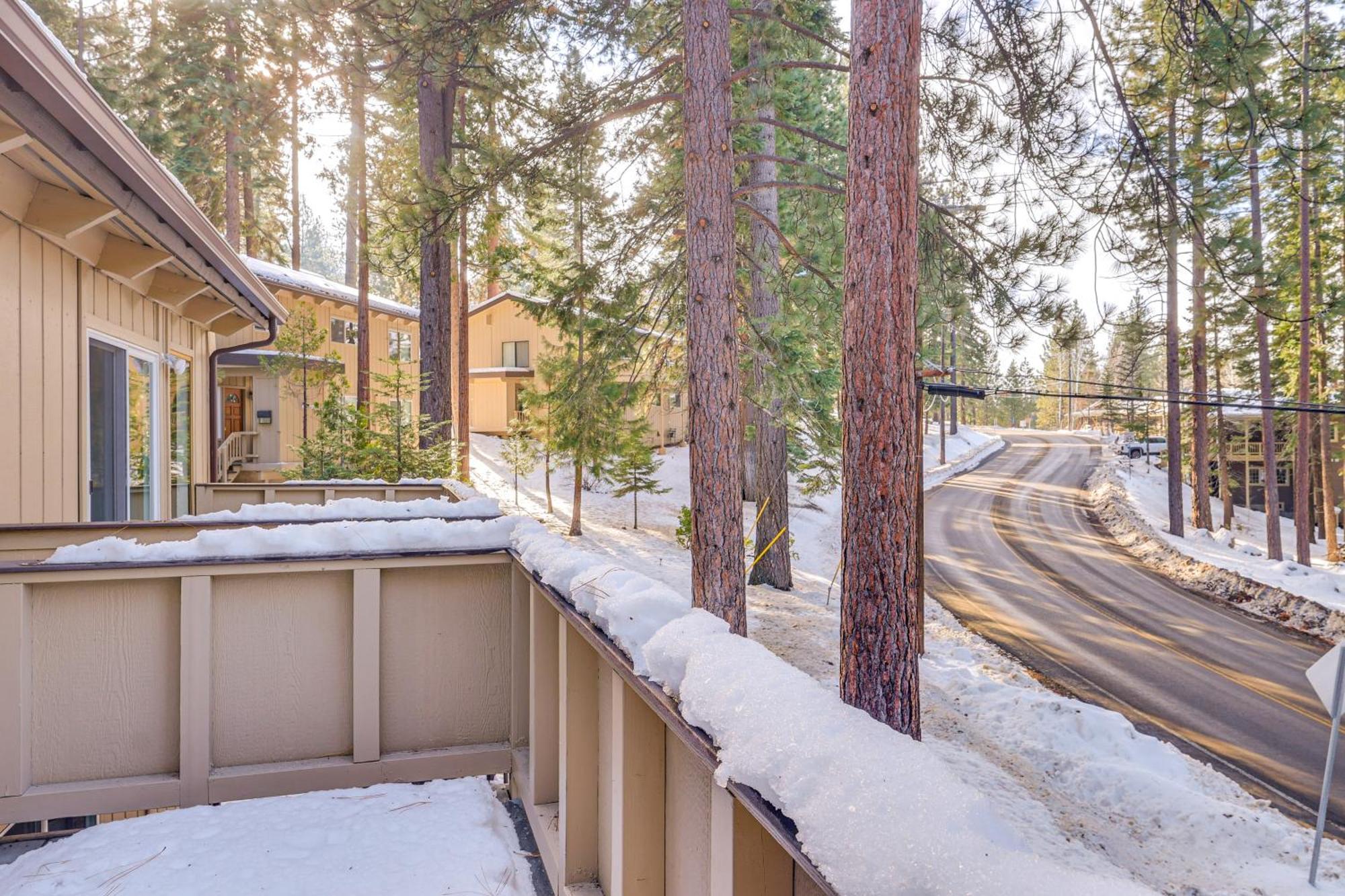 Incline Village Condo With Deck 1 Mi To Lake Tahoe 외부 사진